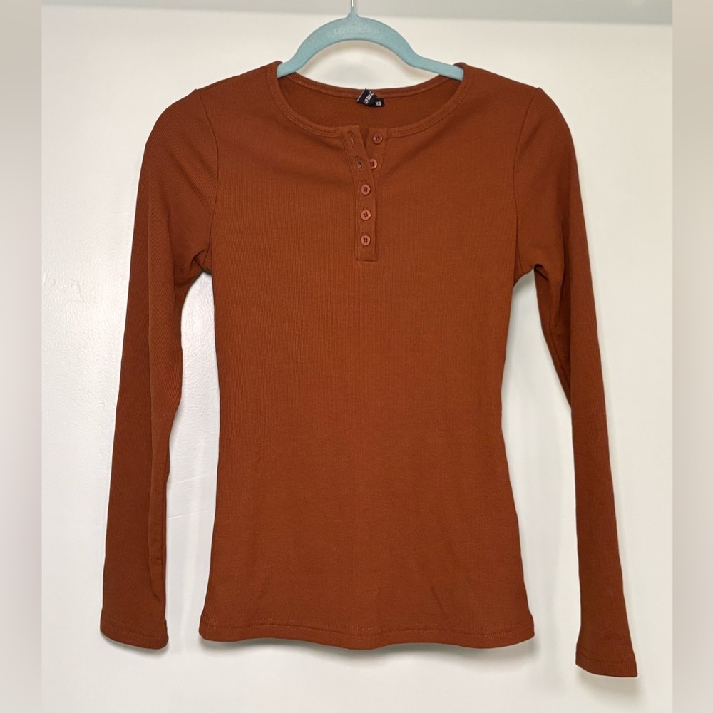 NWOT Rust Long Sleeve Henley Top